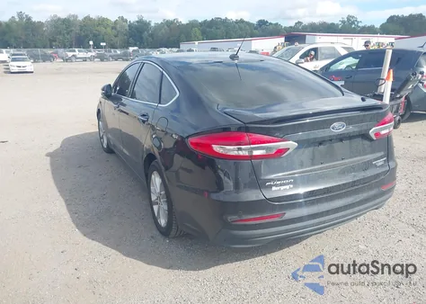 2020 Ford Fusion Plug-In Hybrid Titanium z USA, uszkodzony, nr VIN 3FA6P0SU3LR247254